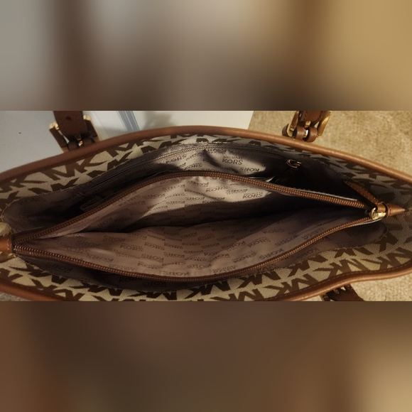 Michael Kors MK Jet Set Medium Jacquard Pocket Tote Beige - Picture 2 of 6